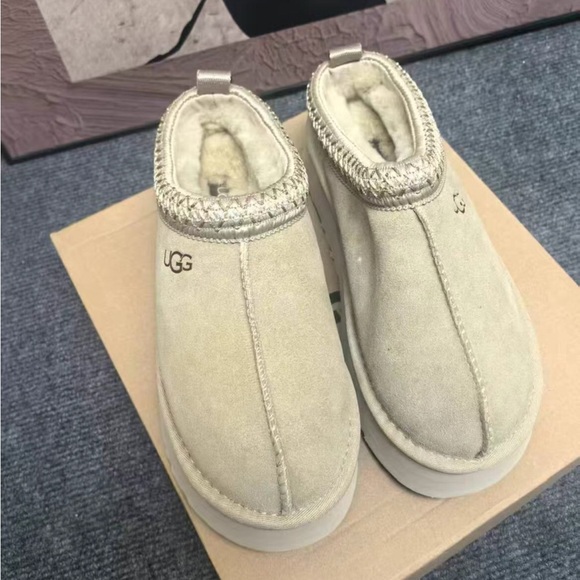 UGG Women's Cream Suede Flats - Picture 1 of 6